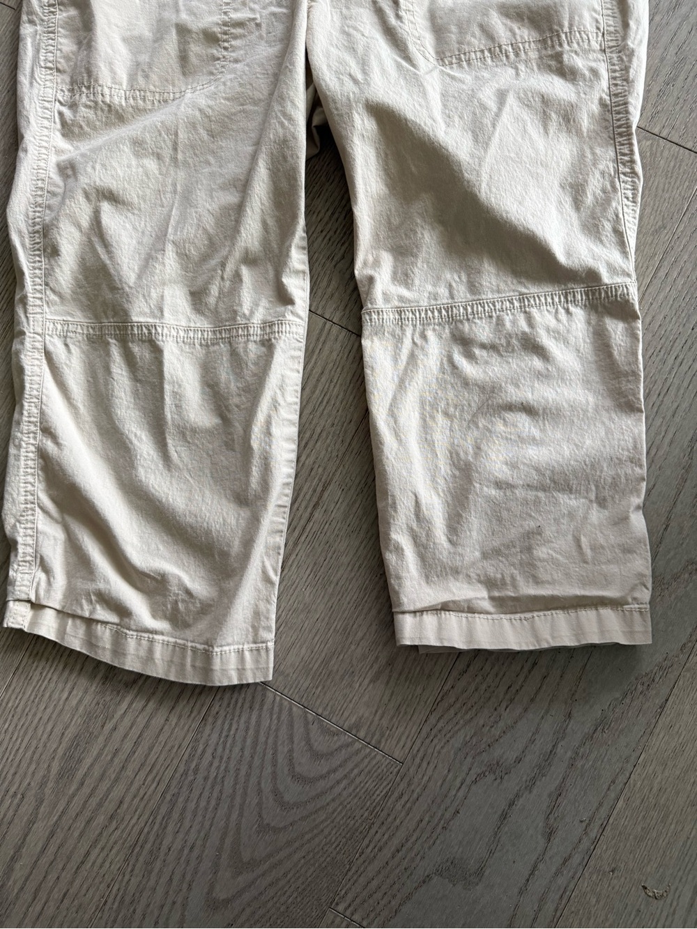 Reitmans Women's Beige Elastic Waist Capri Pant in size 8 Petites - Picture 3 of 11